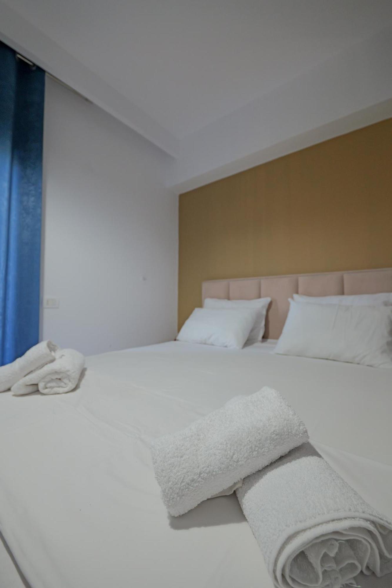 Hotel Holiday Saranda Dış mekan fotoğraf